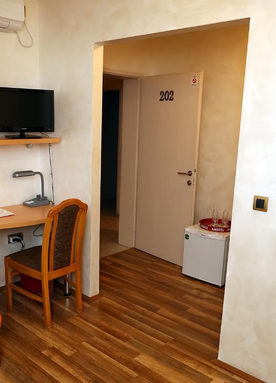 Apartmani Amaro Novi Sad Zimmer foto